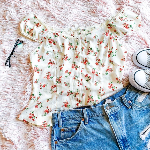 mine Tops - ✨ Floral Dainty Blouse